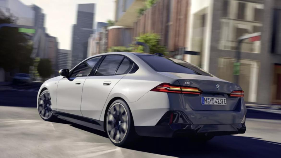 ニューBMW i5