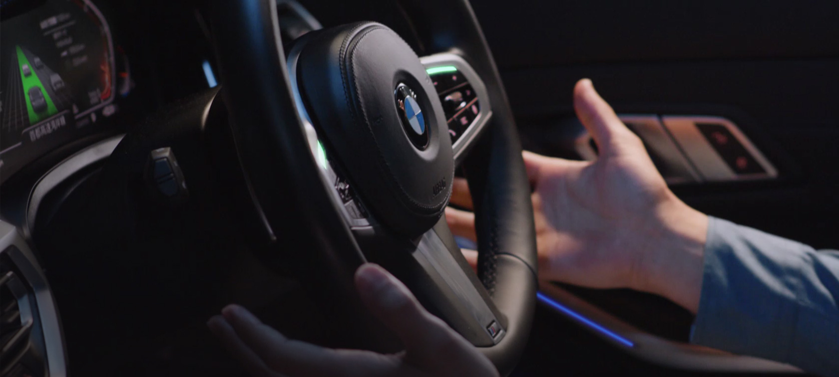 日本で初めて高速道路の渋滞をハンズ・オフ走行。